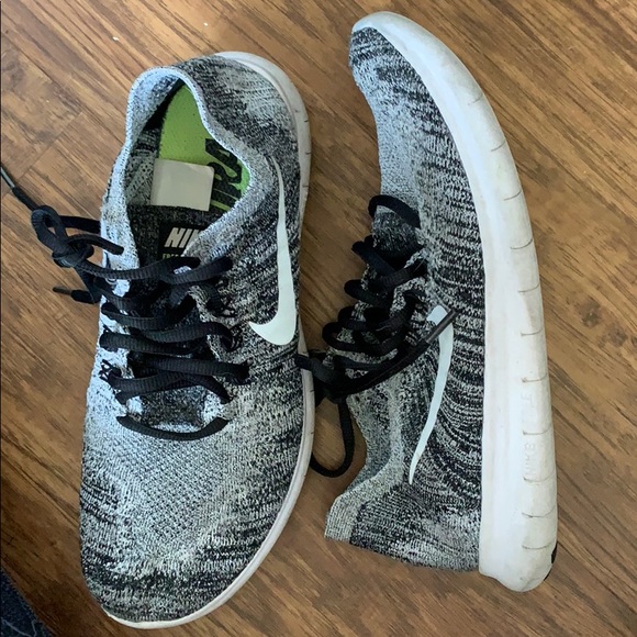 Nike Shoes - Nike free black